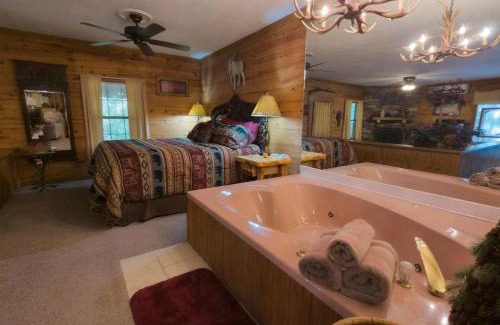 Eureka Springs Casa | The Rest and Relxation Cabin