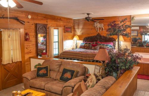 Eureka Springs Casa | The Rest and Relxation Cabin