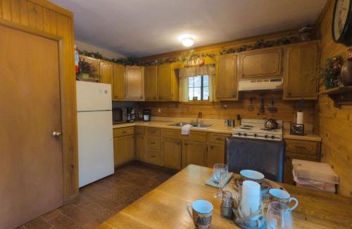 Eureka Springs Casa | The Rest and Relxation Cabin