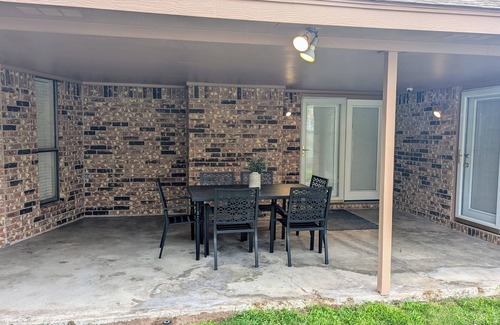 Hobbs Casa | The Rest of The West! 💤nBeautiful, Large home w/pool table Nice Neighborhood!