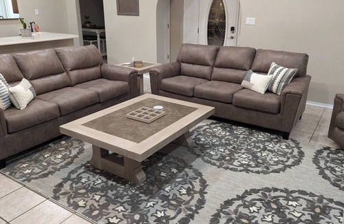Hobbs Casa | The Rest of The West! 💤nBeautiful, Large home w/pool table Nice Neighborhood!