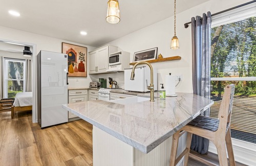 Rock Hill Casa | The Restful Retreat | 1Bed/1Bth Home | King Bed | Luxury Bath