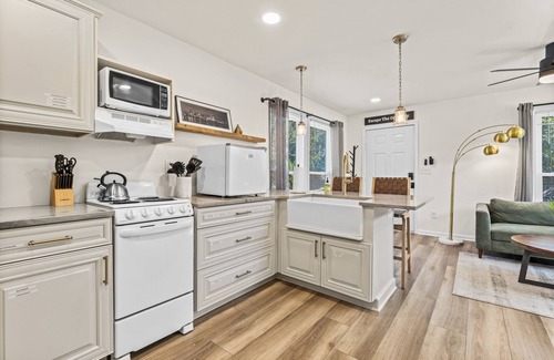 Rock Hill Casa | The Restful Retreat | 1Bed/1Bth Home | King Bed | Luxury Bath