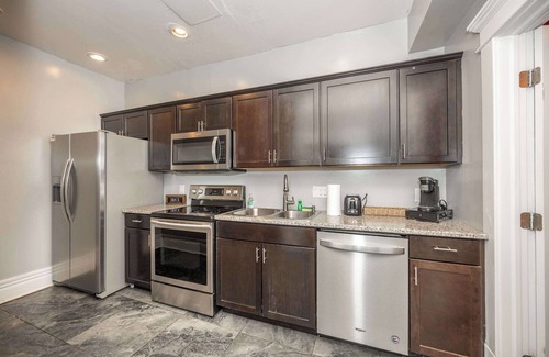 Livingston Park Casa | The Restful Roost w Hot Tub