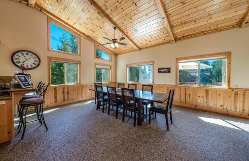 Shaver Lake Casa | The Restful Rose Fireside Vibes Ac Comfort
