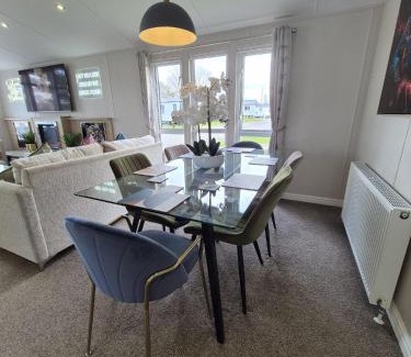 Walton on the Naze Complejo | The Retreat 2 bedroom lodge with sauna!