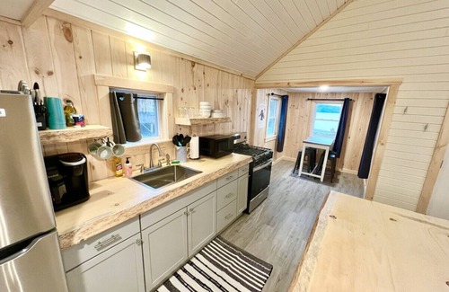 Burnham Cabina | The Retreat- A Relaxing Beachside Bungalow