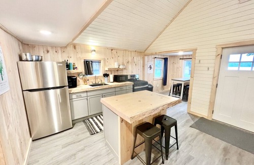 Burnham Cabina | The Retreat- A Relaxing Beachside Bungalow