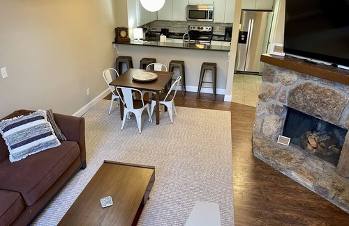 Johnson City Casa | The Retreat above Rocks - 2 Bedroom Townhome in North Johnson City!