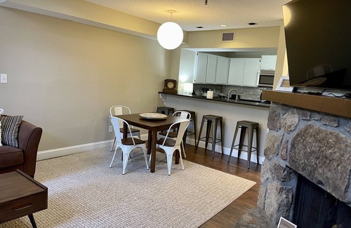 Johnson City Casa | The Retreat above Rocks - 2 Bedroom Townhome in North Johnson City!