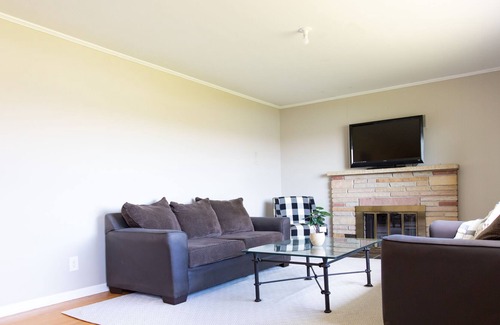Carbon Hill Casa | The Retreat at CCWC - Three bedroom house, minutes from Ohio U. & Athens.