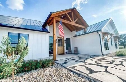 Fredericksburg Casa | The Retreat and Domes