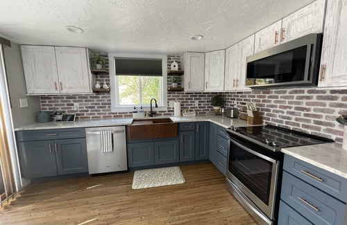 West Colorado Springs Casa | The Retreat at Laurel *Walking Distance to Garden of the Gods*