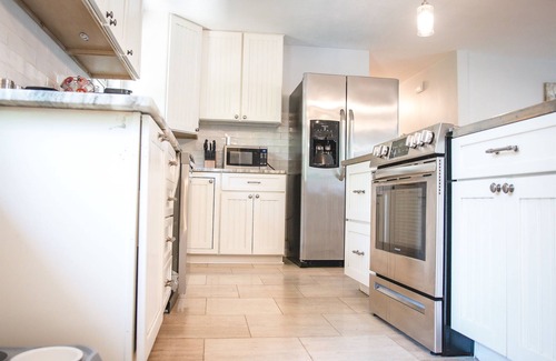 Hickory Casa | The Retreat with Private Pool and Hot Tub!