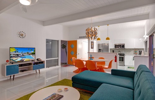 Sunmor Casa | The Retro A Go-Go House Luxury Mid Century Mod Resort