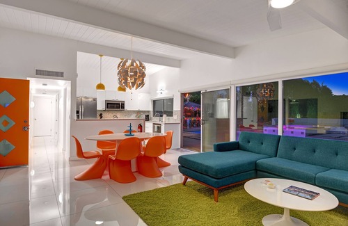 Sunmor Casa | The Retro A Go-Go House Luxury Mid Century Mod Resort