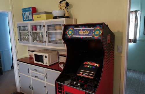 Aldinga Beach Casa | The ReTrO Beach Shack. 1 casa de playa, WiFi, Arcade Machine, a pie de cafeterías