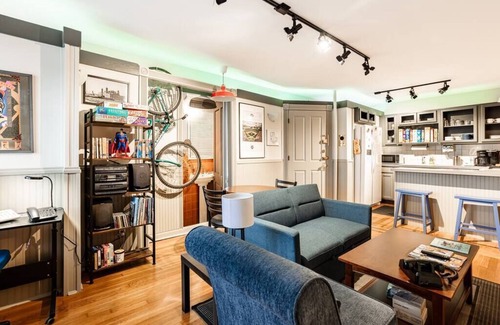 Roselawn Finance Casa | The Retro Retreats: Entire Building
