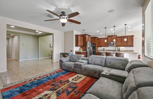 South Mountain Casa | Relax and Enjoy at The Revel House in Phoenix!