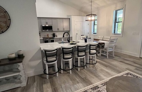 Franklin Casa | The Rhododendron Cottage