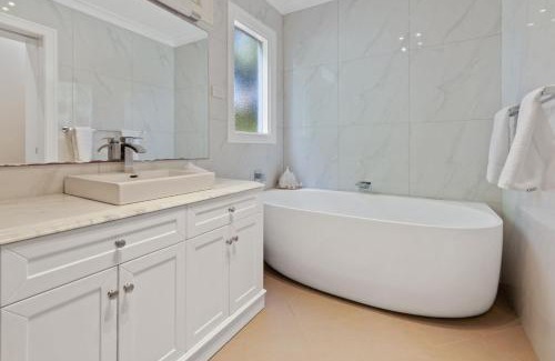 Turvey Park Casa | The Richardson - Spacious Entertaining, Sleeps 8
