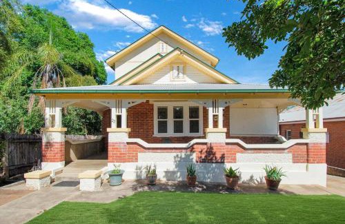 Turvey Park Casa | The Richardson - Spacious Entertaining, Sleeps 8