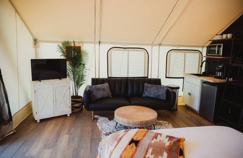 Cadiz Alquiler De RV | The Richbourg, Lux Safari Tent