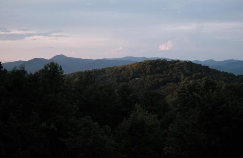 Bostic Casa | The Ridge: A Modern Cabin