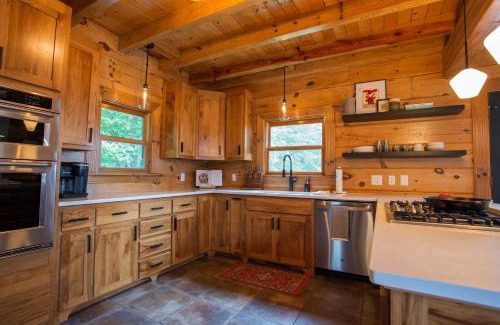 Bostic Casa | The Ridge: A Modern Cabin