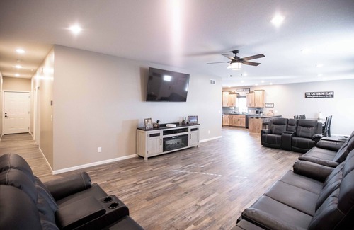 Lyon County Casa | "The Ridge" a peaceful country setting with nature right out the door.
