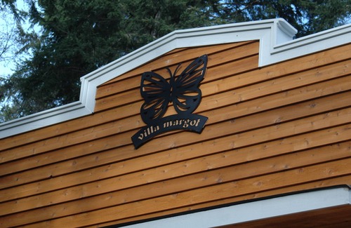 Langley Cabaña | The Ridge at Langley: Villa Margo, the "butterfly" cottage
