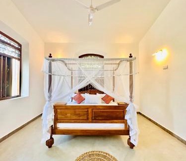 Kathaluwa Hotel | The Ridge Colonial Villa