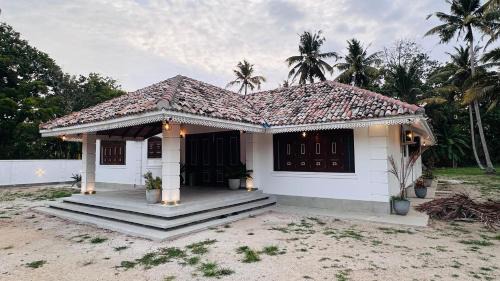 Kathaluwa Hotel | The Ridge Colonial Villa