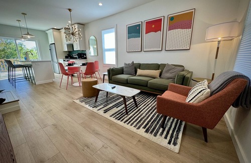 Roselawn Finance Casa | The Ridge Retreat - Walkable and HGTV designed!