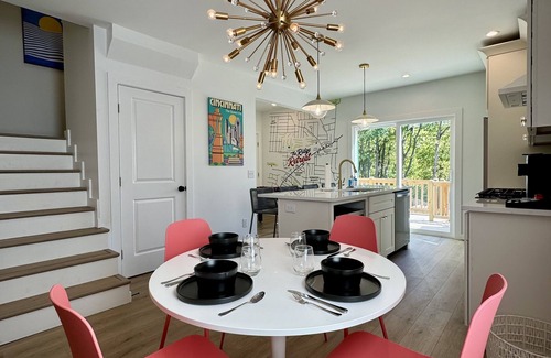 Roselawn Finance Casa | The Ridge Retreat - Walkable and HGTV designed!
