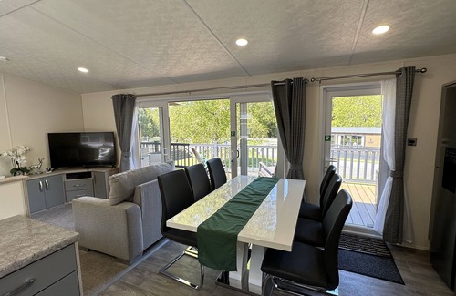 Felinfach Cabaña | THE RIDGEWAY, pet friendly, with a garden in Llanarth