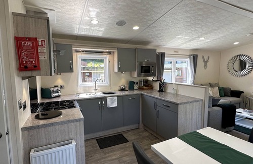 Felinfach Cabaña | THE RIDGEWAY, pet friendly, with a garden in Llanarth