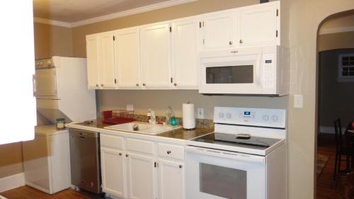 Charlotte Apartamento | The Right Side Duplex
