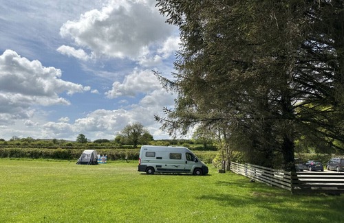 Fivelanes Alquiler De RV | The Rising Sun Campsite