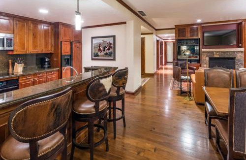 Aspen Casa | The Ritz-Carlton, 3BR Residence 2310: Ski-in/Ski-out Resort in Aspen w/Mountain/Town view