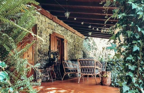 Santo da Serra Cabaña | The Riverside Cottage