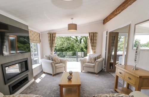 Rhyd-y-clafdy Cabaña | THE RIVENDALE LODGE, pet friendly, with pool in Pwllheli