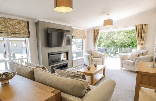 Rhyd-y-clafdy Cabaña | THE RIVENDALE LODGE, pet friendly, with pool in Pwllheli
