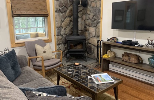 Millrift Cabaña | The River Cottage Newly renovated cottage that sits right on the Delaware River