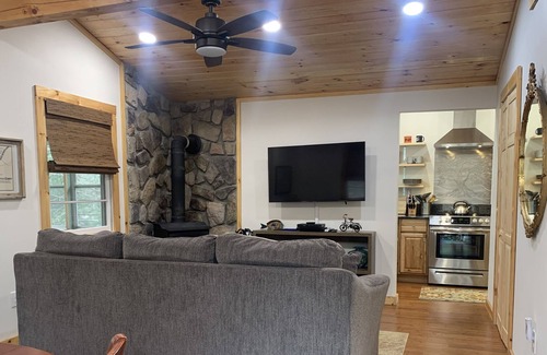 Millrift Cabaña | The River Cottage Newly renovated cottage that sits right on the Delaware River