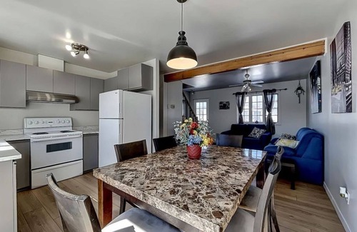 Saint-Etienne-de-Lauzon Casa | The river house