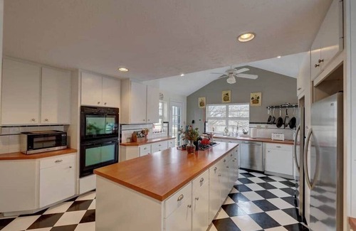 Ingram Casa | The River Oaks Lodge Main House, 7 Bedrooms, 7.5 Bathrooms!