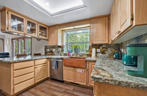 North Upper Truckee Cabina | The River Rock House | Deck-BBQ-Trails | Sleeps 6
