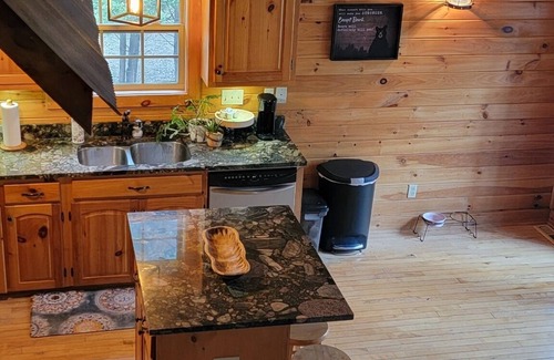 Calhoun Cabina | The River's Edge on the Hiawassee Pet Friendly