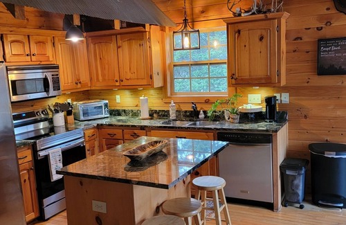 Calhoun Cabina | The River's Edge on the Hiawassee Pet Friendly